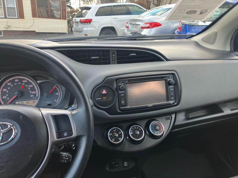 Toyota Yaris LE 5-Door AT 2017