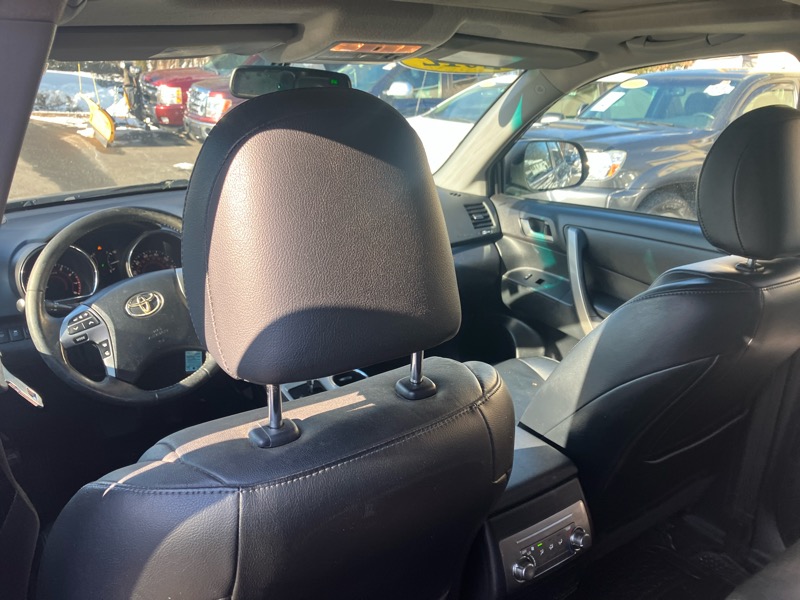 Toyota Highlander SE 4D SUV AWD 2012