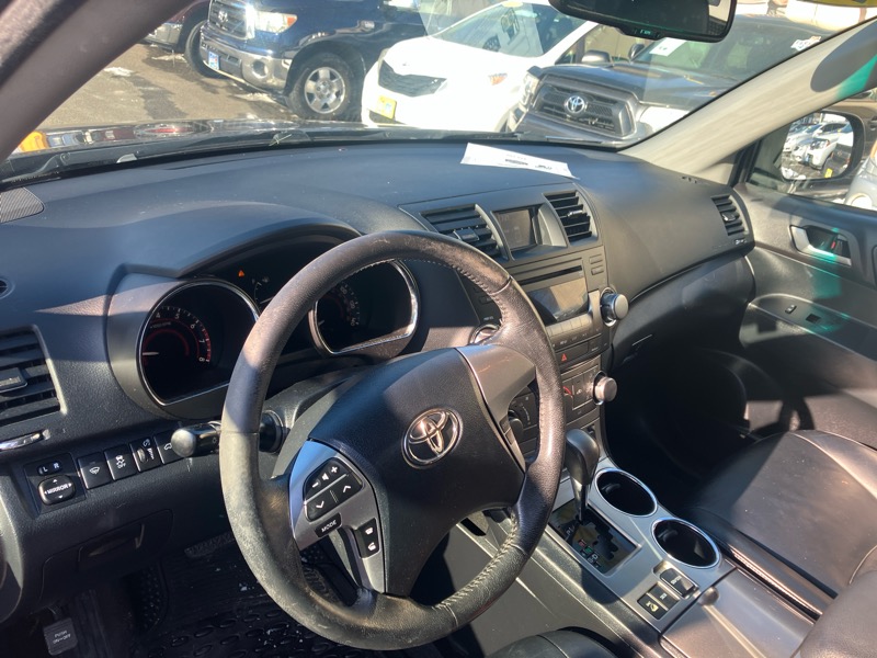 Toyota Highlander SE 4D SUV AWD 2012