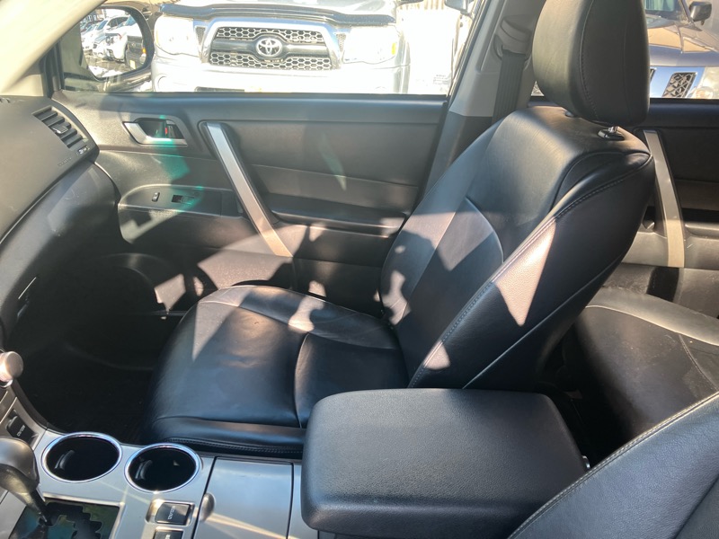 Toyota Highlander SE 4D SUV AWD 2012