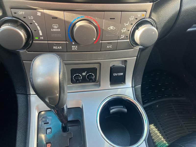 Toyota Highlander SE 4D SUV AWD 2012