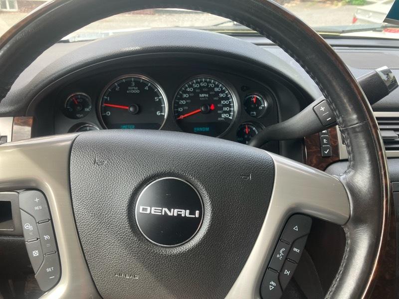 GMC Yukon Denali XL 4WD 2013
