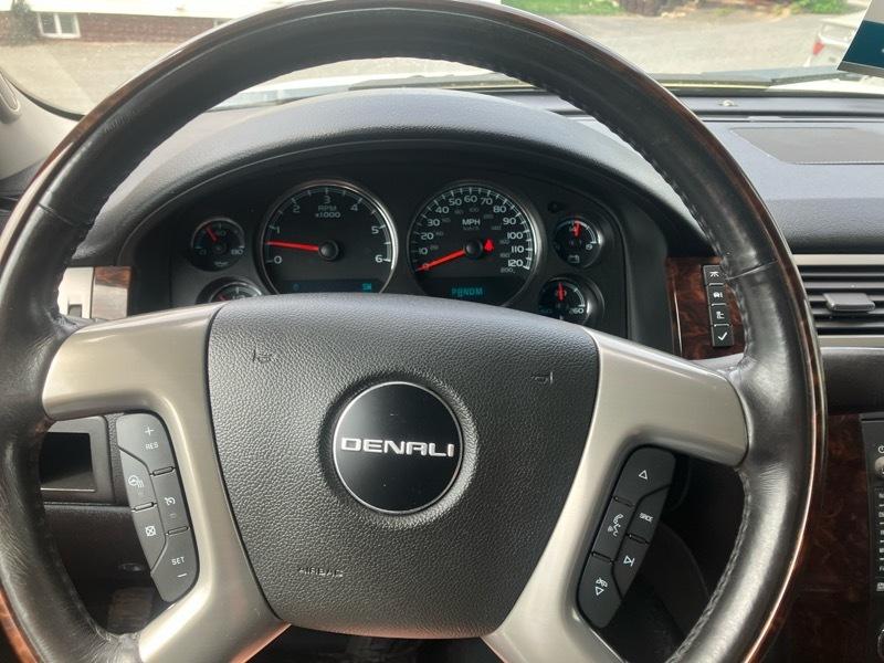 GMC Yukon Denali XL 4WD 2013