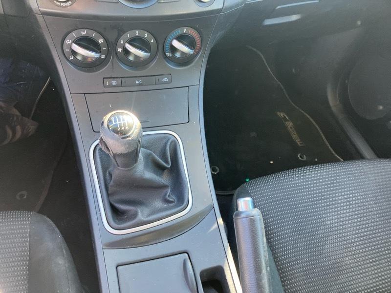 Mazda MAZDA3 i Touring 4-door 2012