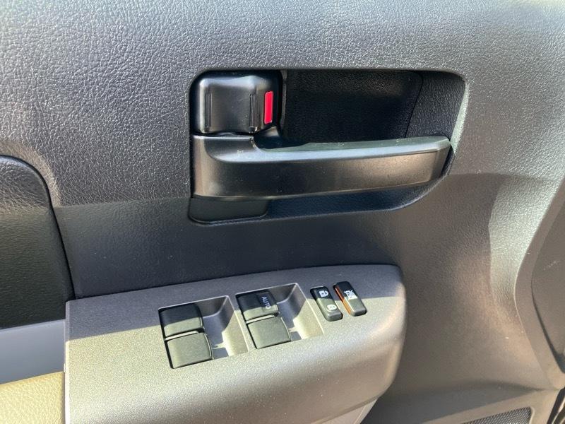 Toyota Tundra Tundra-Grade 5.7L Double Cab 4WD 2010