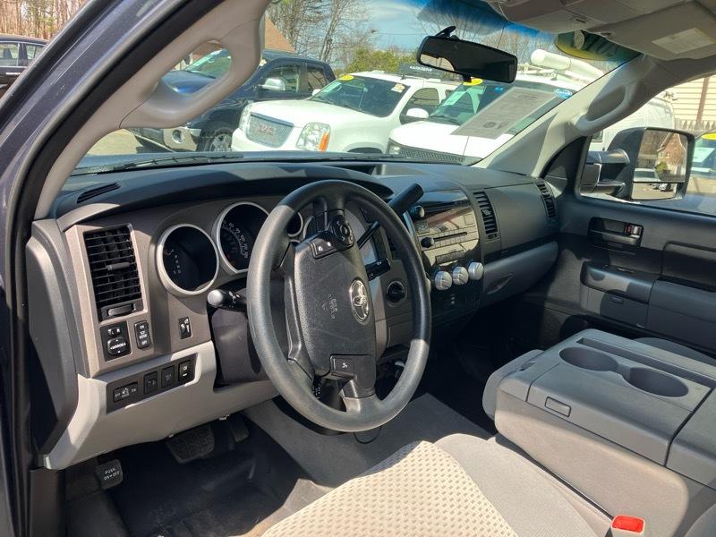 Toyota Tundra Tundra-Grade 5.7L Double Cab 4WD 2010
