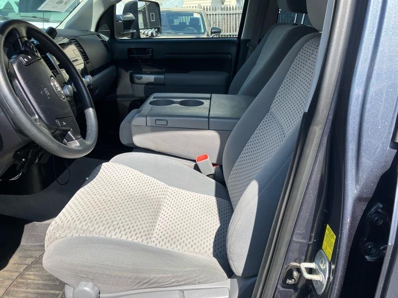 Toyota Tundra Tundra-Grade 5.7L Double Cab 4WD 2010