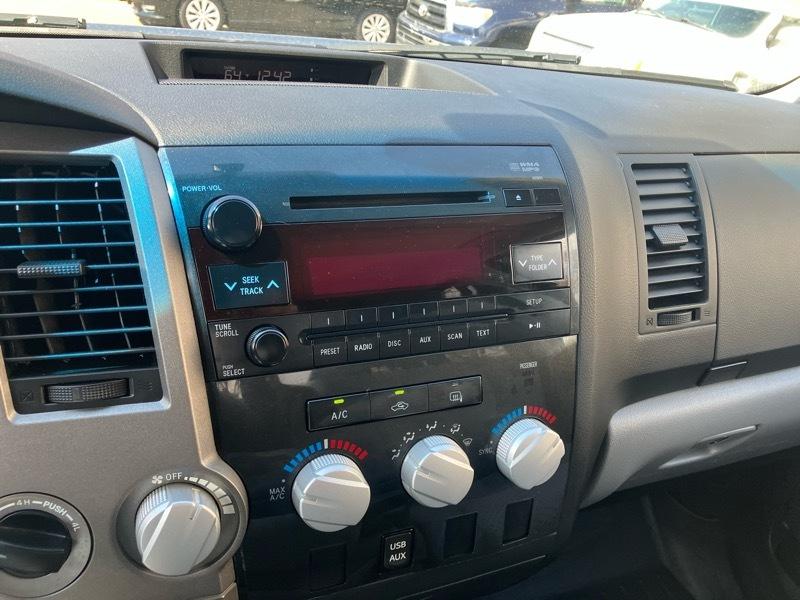 Toyota Tundra Tundra-Grade 5.7L Double Cab 4WD 2010