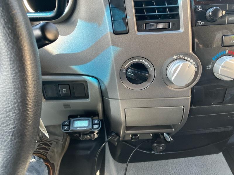 Toyota Tundra Tundra-Grade 5.7L Double Cab 4WD 2010