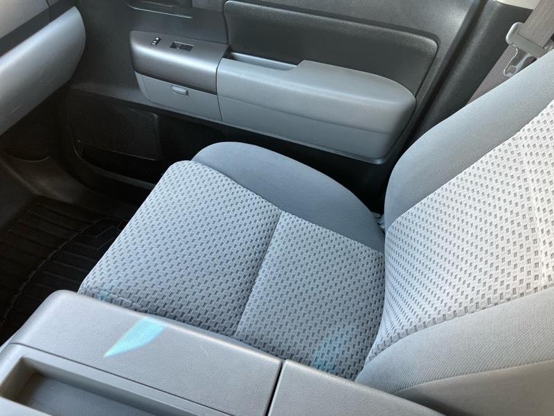 Toyota Tundra Tundra-Grade 5.7L Double Cab 4WD 2010