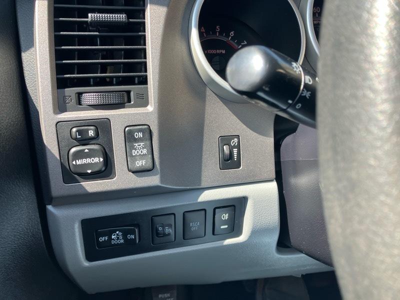 Toyota Tundra Tundra-Grade 5.7L Double Cab 4WD 2010