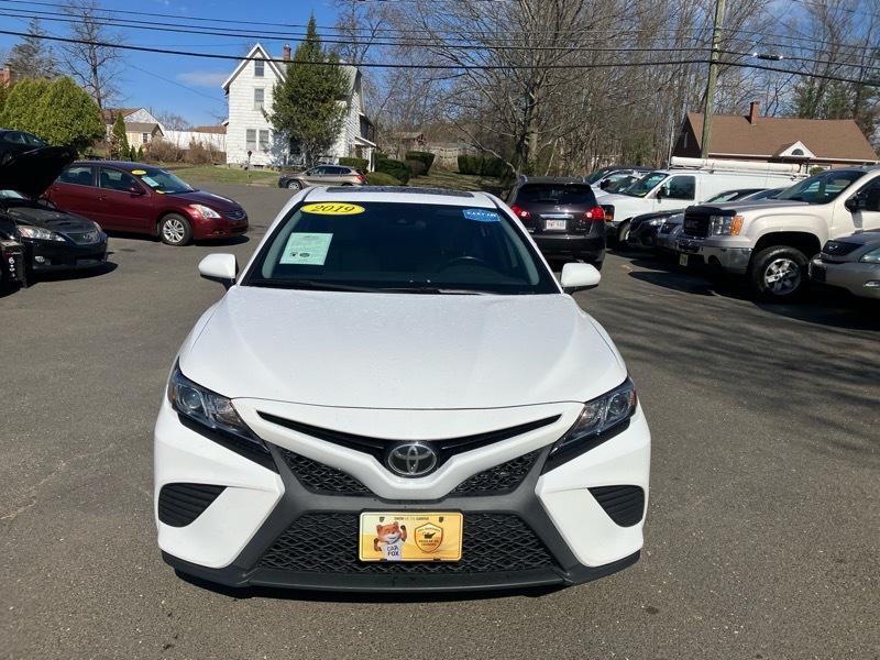 Toyota Camry SE 2019