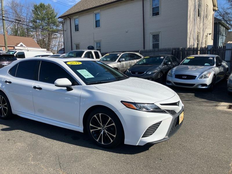 Toyota Camry SE 2019