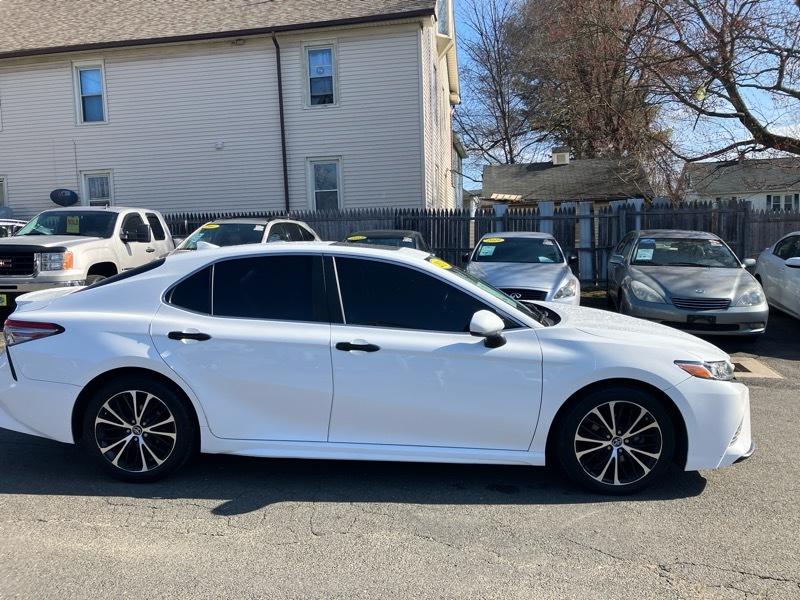Toyota Camry SE 2019