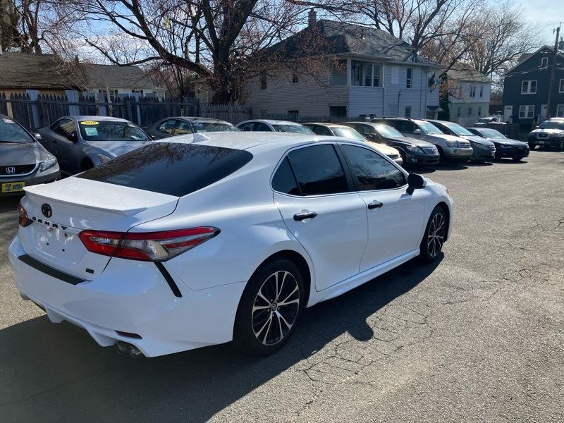 Toyota Camry SE 2019
