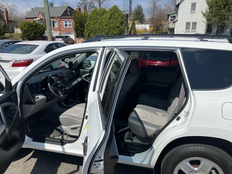 Toyota RAV4 Base I4 4WD 2009