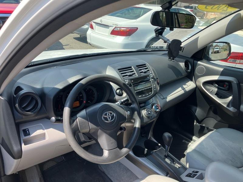 Toyota RAV4 Base I4 4WD 2009