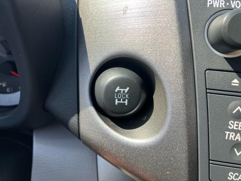 Toyota RAV4 Base I4 4WD 2009