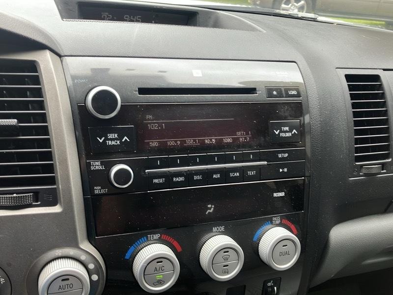 Toyota Tundra Limited 5.7L Double Cab 4WD 2010