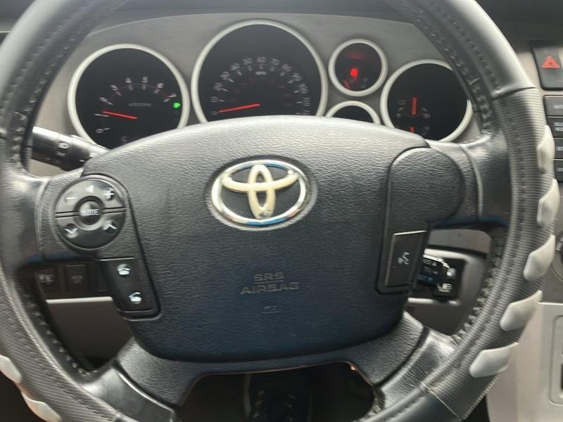 Toyota Tundra Limited 5.7L Double Cab 4WD 2010
