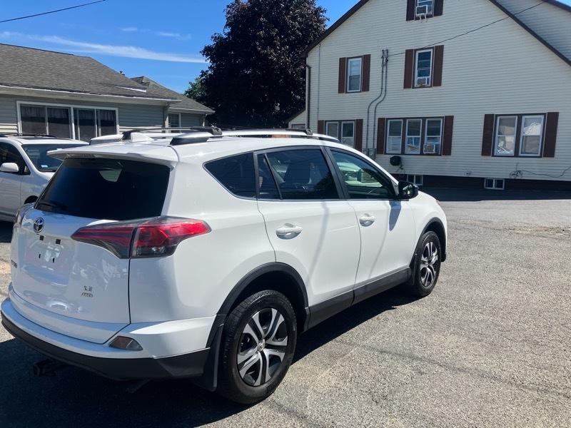 Toyota RAV4 LE AWD 2017