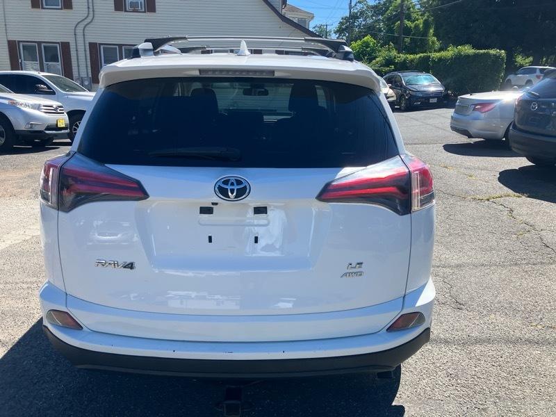 Toyota RAV4 LE AWD 2017