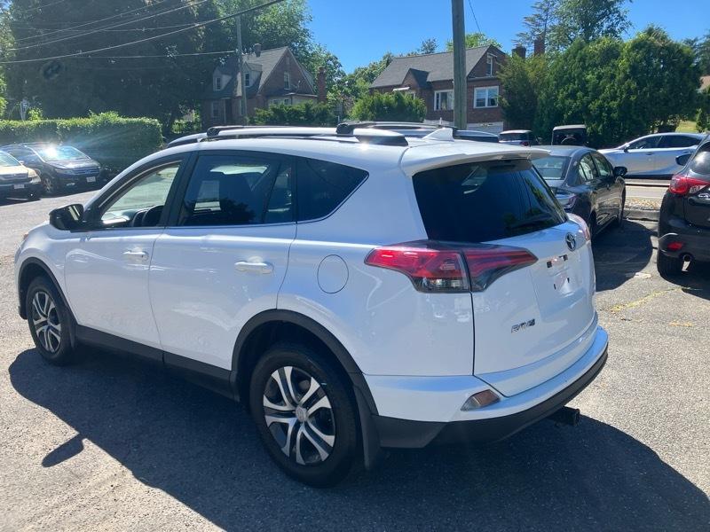 Toyota RAV4 LE AWD 2017