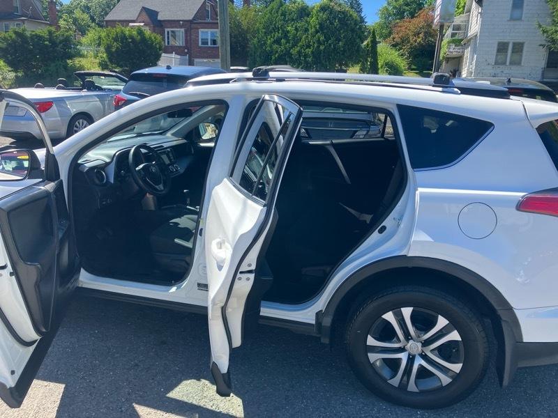 Toyota RAV4 LE AWD 2017