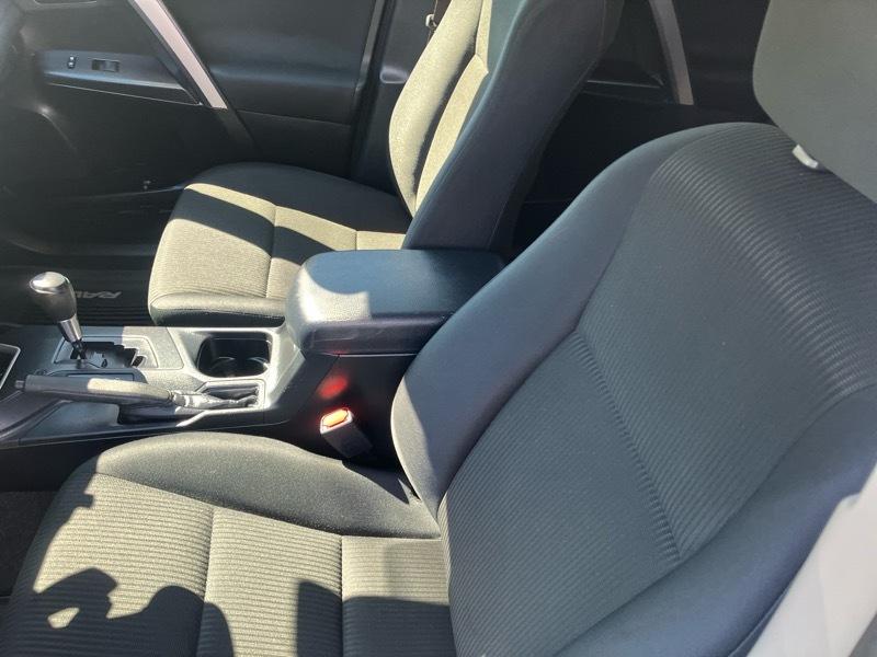 Toyota RAV4 LE AWD 2017