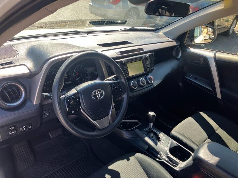 Toyota RAV4 LE AWD 2017