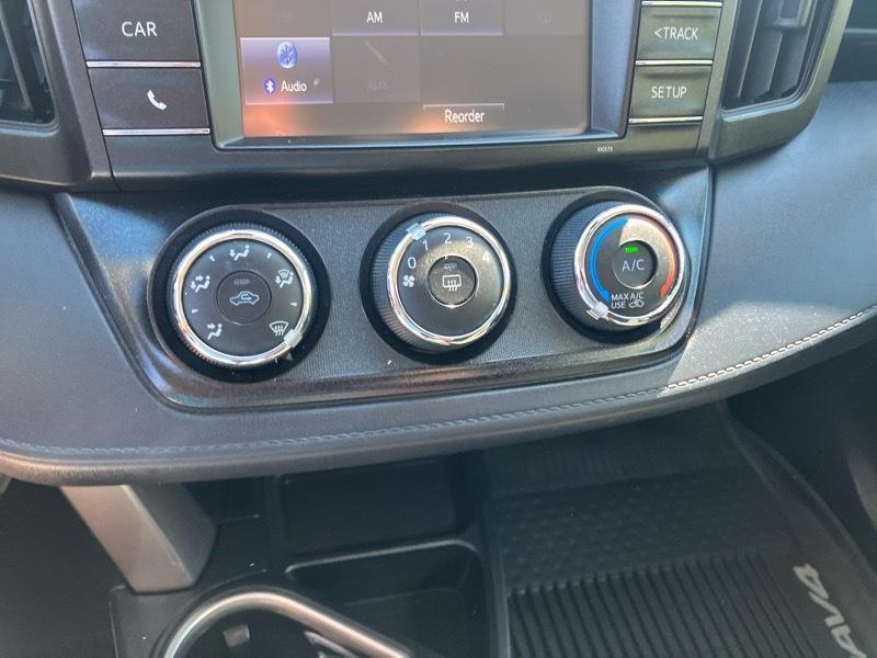 Toyota RAV4 LE AWD 2017