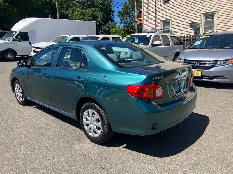 Toyota Corolla LE 4-Speed AT 2010