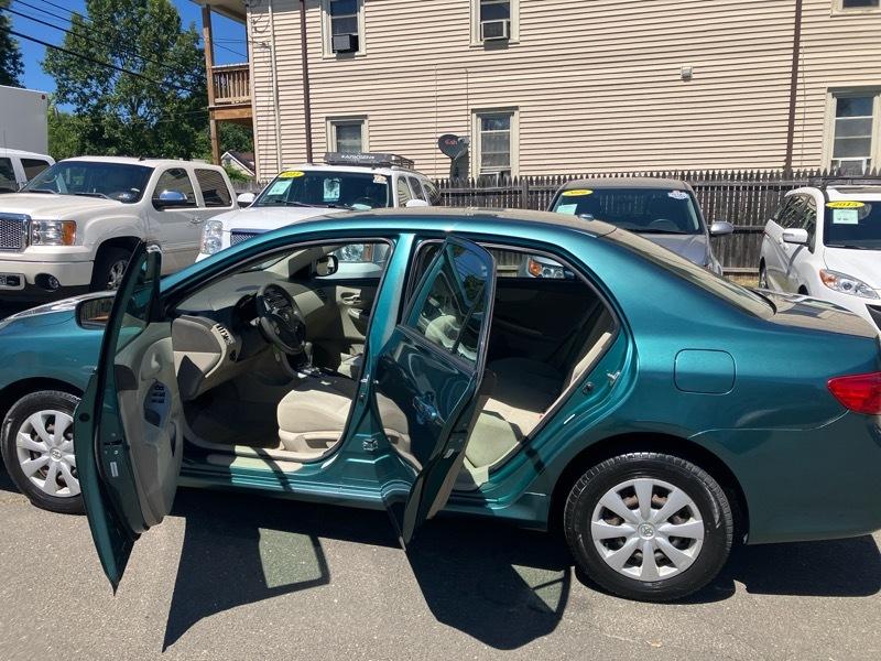 Toyota Corolla LE 4-Speed AT 2010