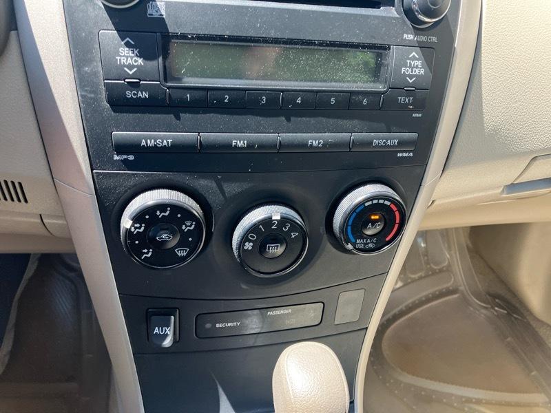 Toyota Corolla LE 4-Speed AT 2010
