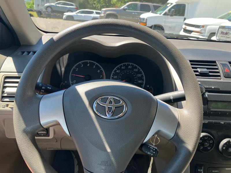 Toyota Corolla LE 4-Speed AT 2010