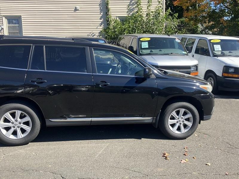 Toyota Highlander Base 4WD 2013