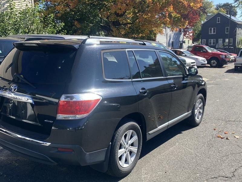Toyota Highlander Base 4WD 2013