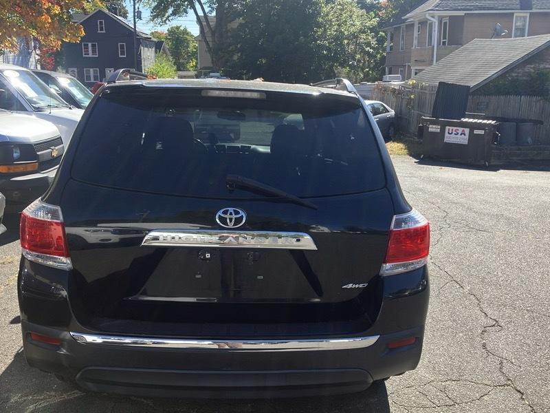 Toyota Highlander Base 4WD 2013