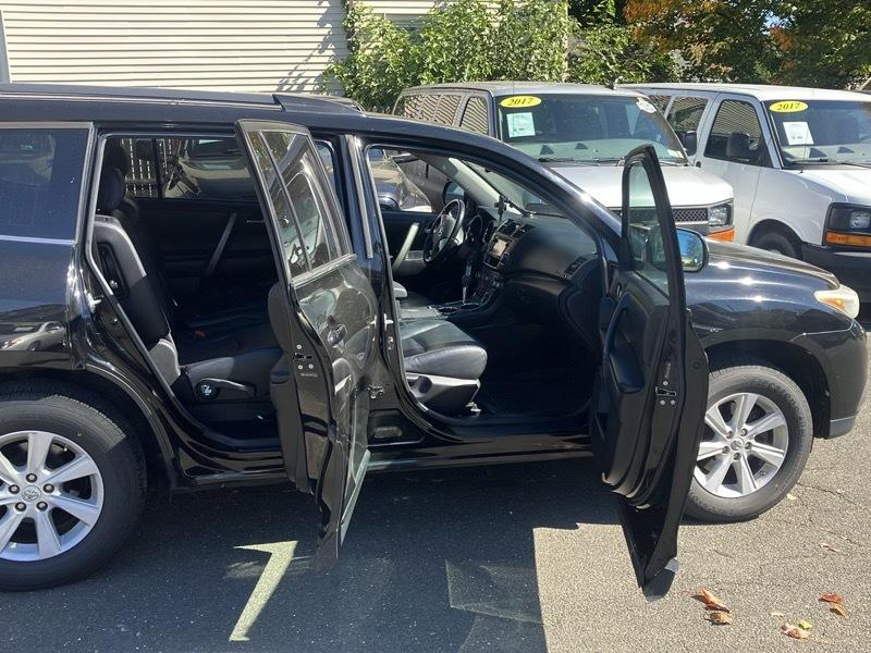 Toyota Highlander Base 4WD 2013