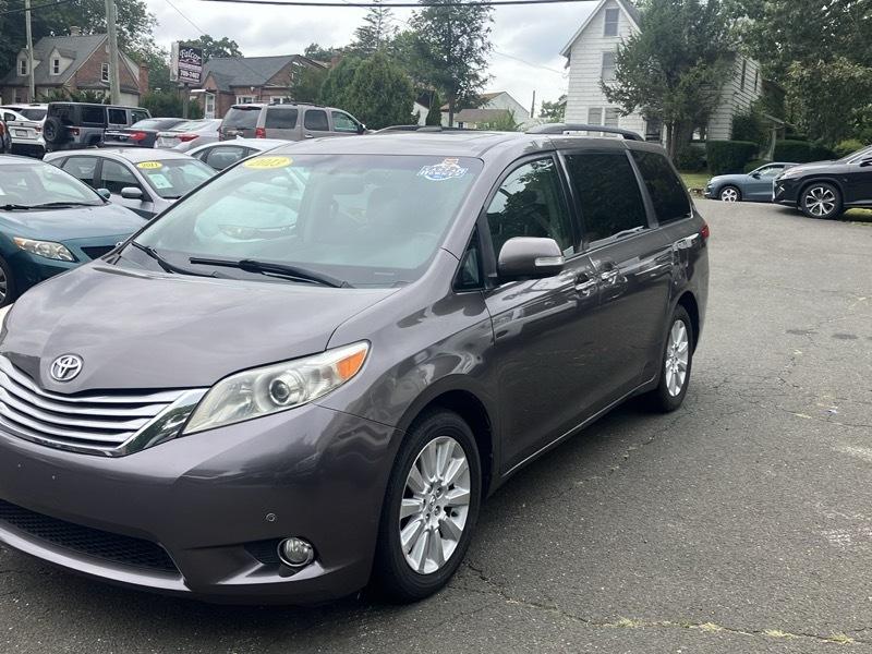 Toyota Sienna Limited AWD 7-Passenger V6 2013
