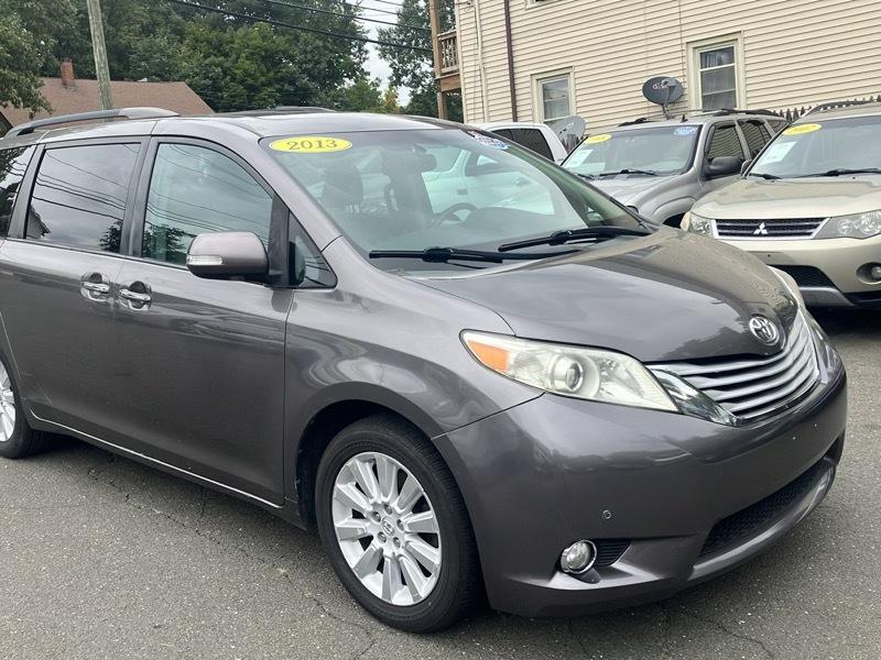 Toyota Sienna Limited AWD 7-Passenger V6 2013