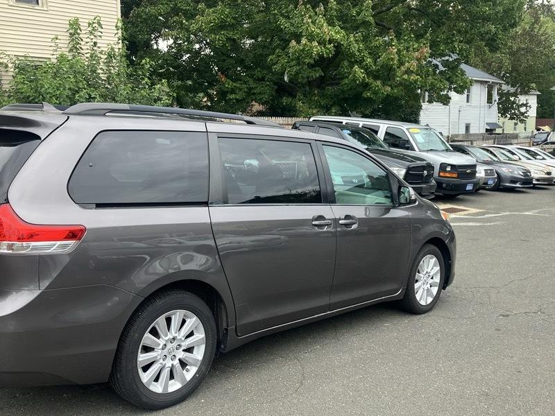 Toyota Sienna Limited AWD 7-Passenger V6 2013