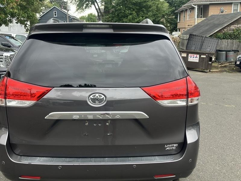 Toyota Sienna Limited AWD 7-Passenger V6 2013