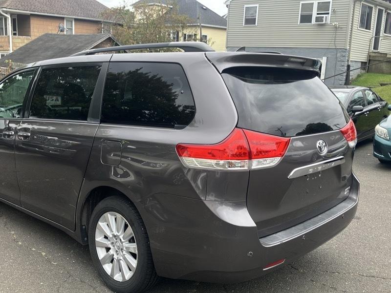 Toyota Sienna Limited AWD 7-Passenger V6 2013