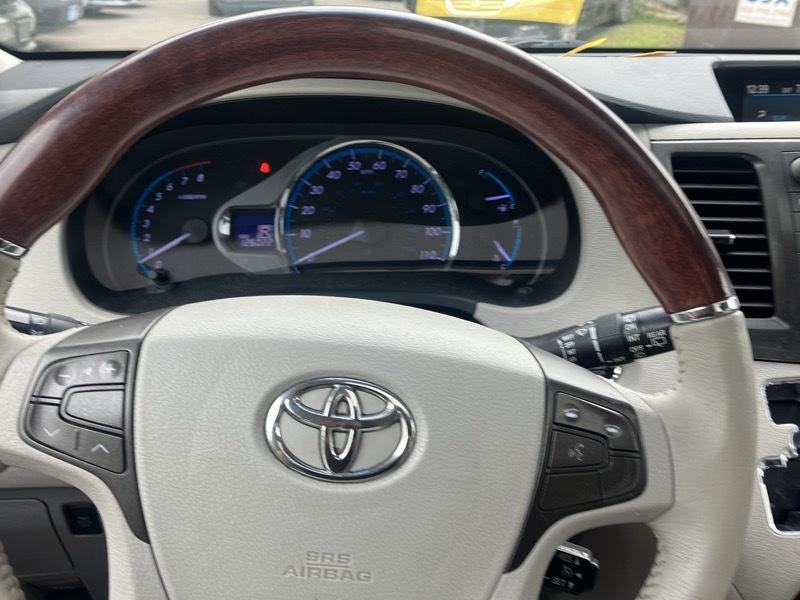 Toyota Sienna Limited AWD 7-Passenger V6 2013