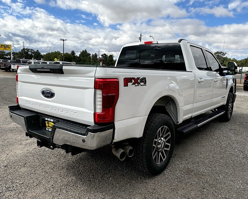 Ford F-250 SD Lariat Crew Cab Short Bed 4WD 2019 Ford F-250 SD Lariat Crew Cab Short Bed 4WD 2019