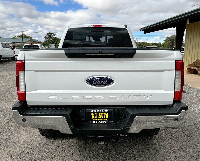 Ford F-250 SD Lariat Crew Cab Short Bed 4WD 2019 Ford F-250 SD Lariat Crew Cab Short Bed 4WD 2019