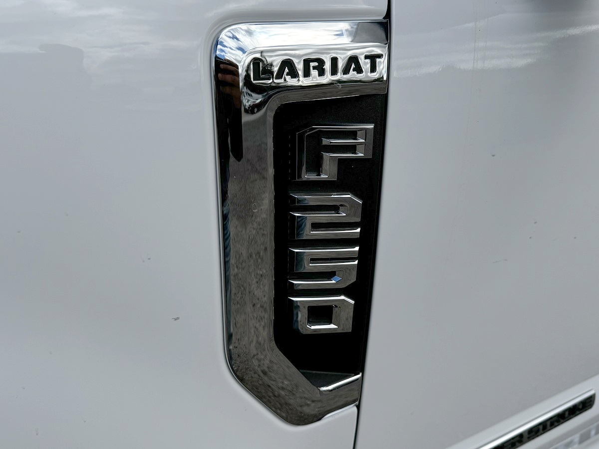 Ford F-250 SD Lariat Crew Cab Short Bed 4WD 2019 Ford F-250 SD Lariat Crew Cab Short Bed 4WD 2019