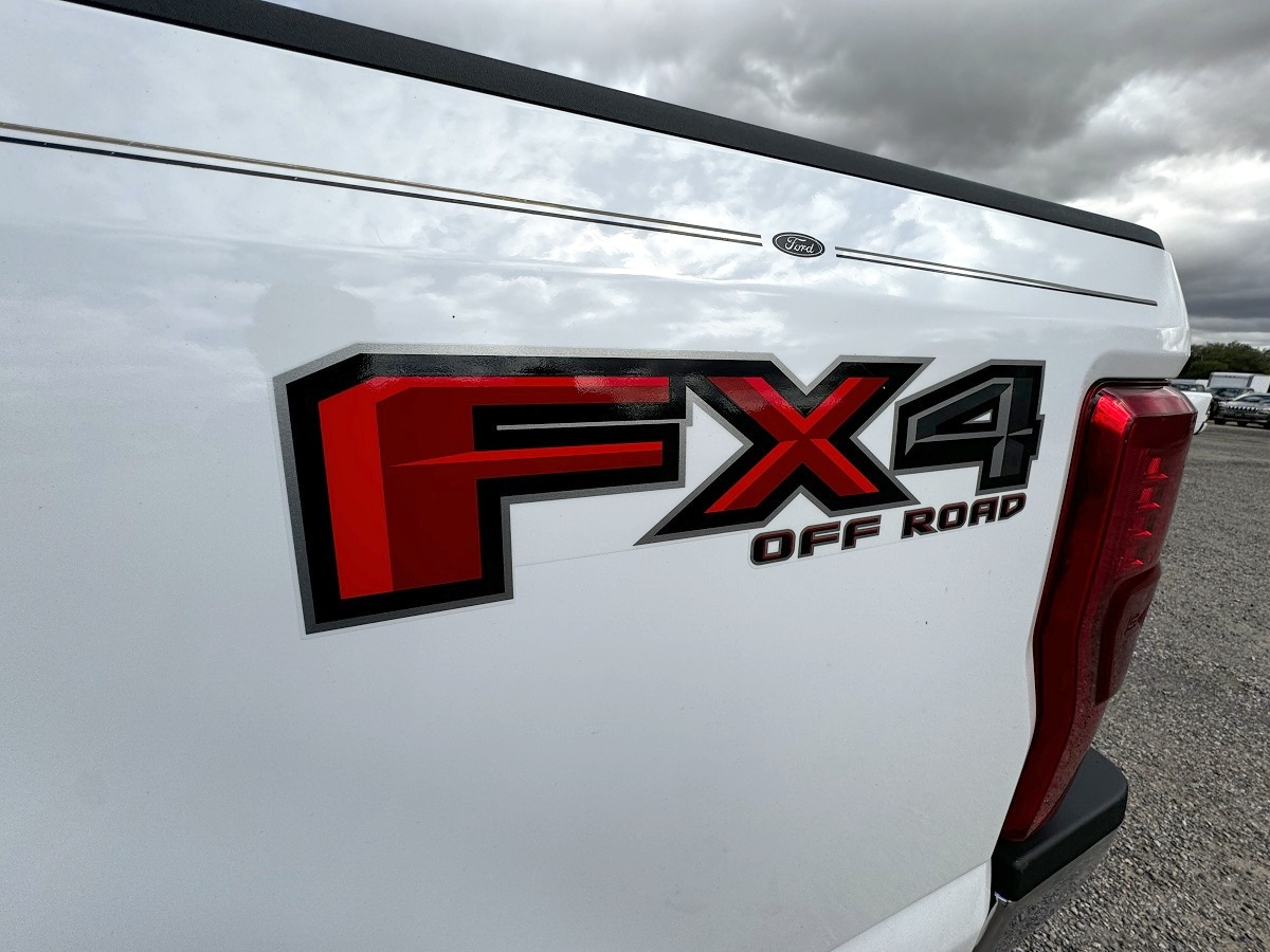 Ford F-250 SD Lariat Crew Cab Short Bed 4WD 2019 Ford F-250 SD Lariat Crew Cab Short Bed 4WD 2019