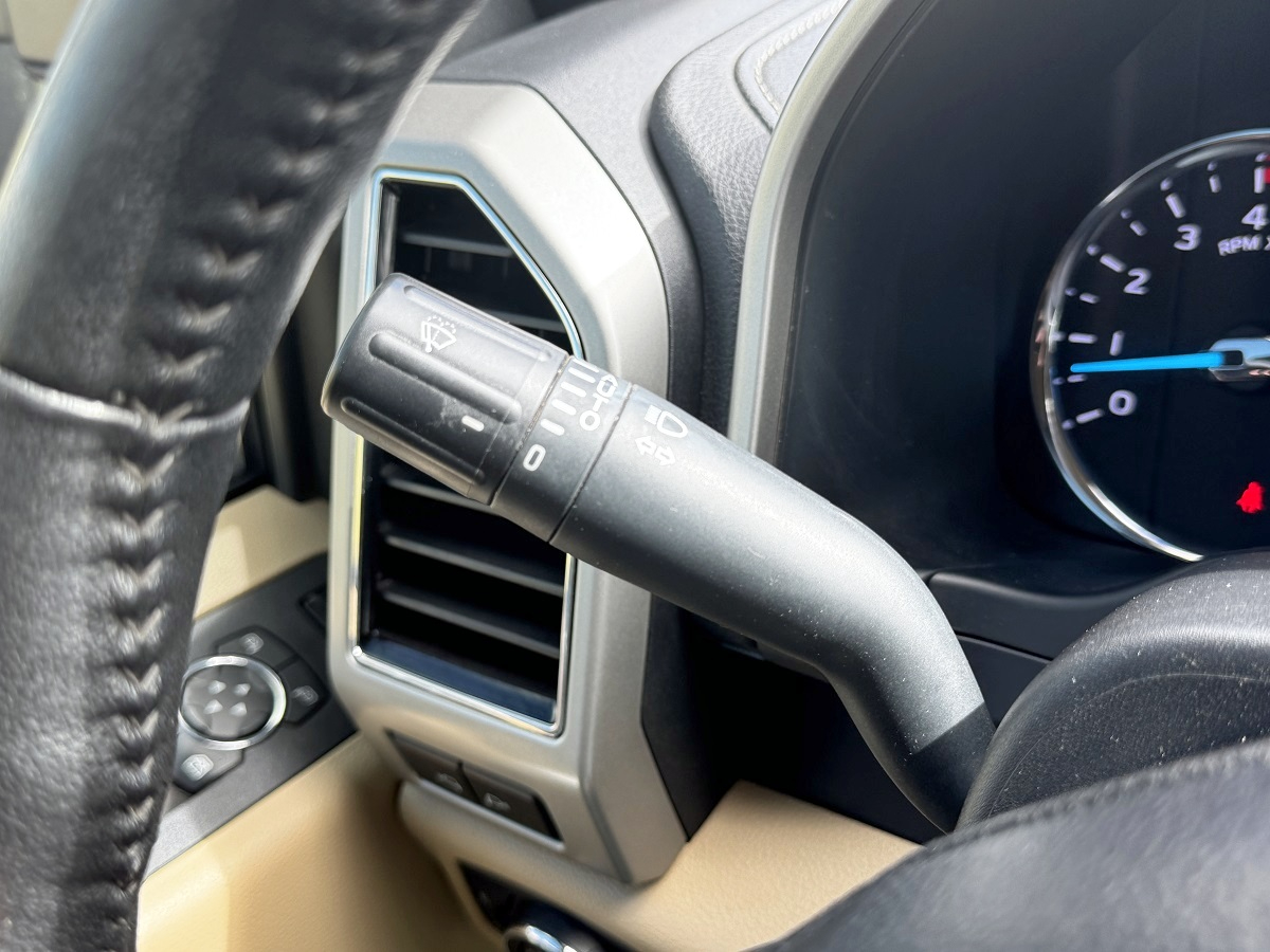 Ford F-250 SD Lariat Crew Cab Short Bed 4WD 2019 Ford F-250 SD Lariat Crew Cab Short Bed 4WD 2019